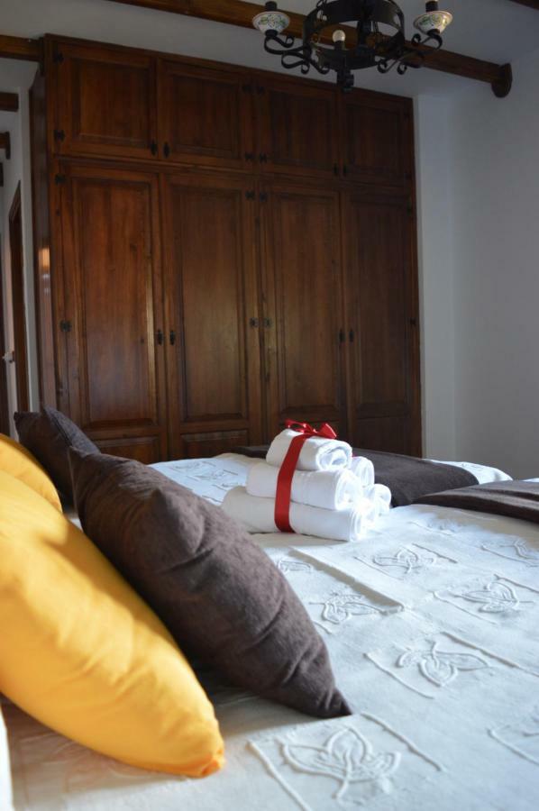 Las Estrebedes Casa Rural Guest House Caminomorisco ภายนอก รูปภาพ